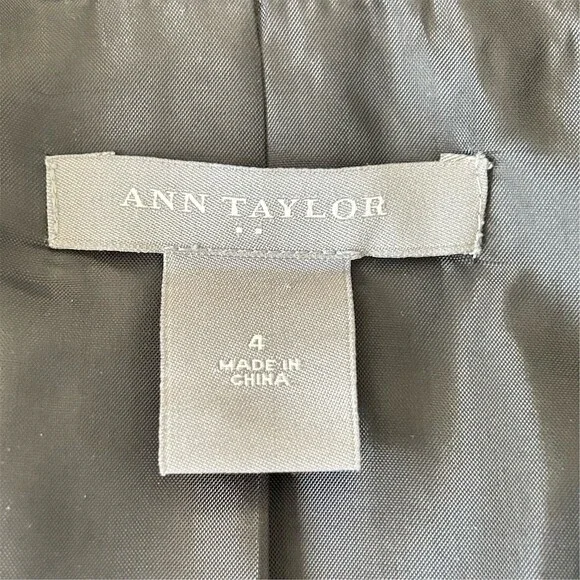 Ann Taylor Blazer Jacket Womens Size 4 Black Pinstripe 4-Button Lined - Picture 2 of 8